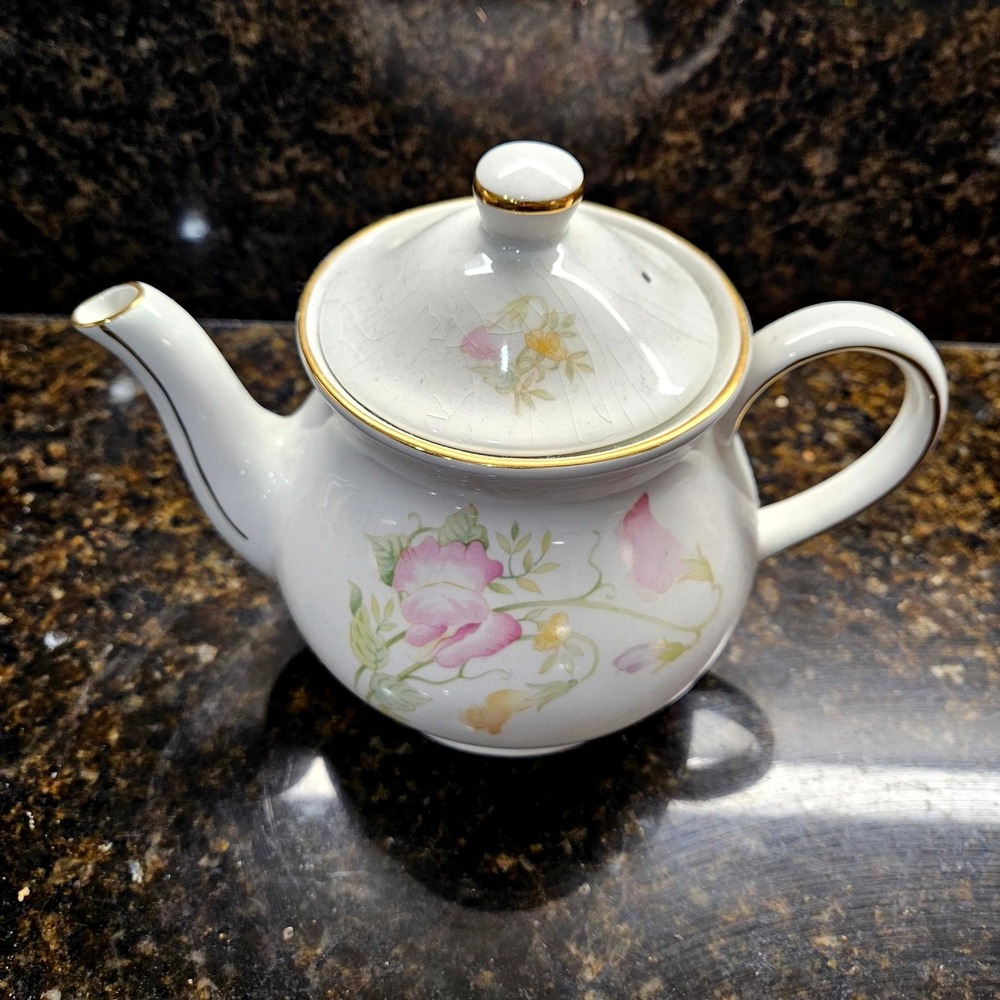 Windsor‎ Teapot Bone China England White Pink Floral Gold Trim Sweet Pea Vintage